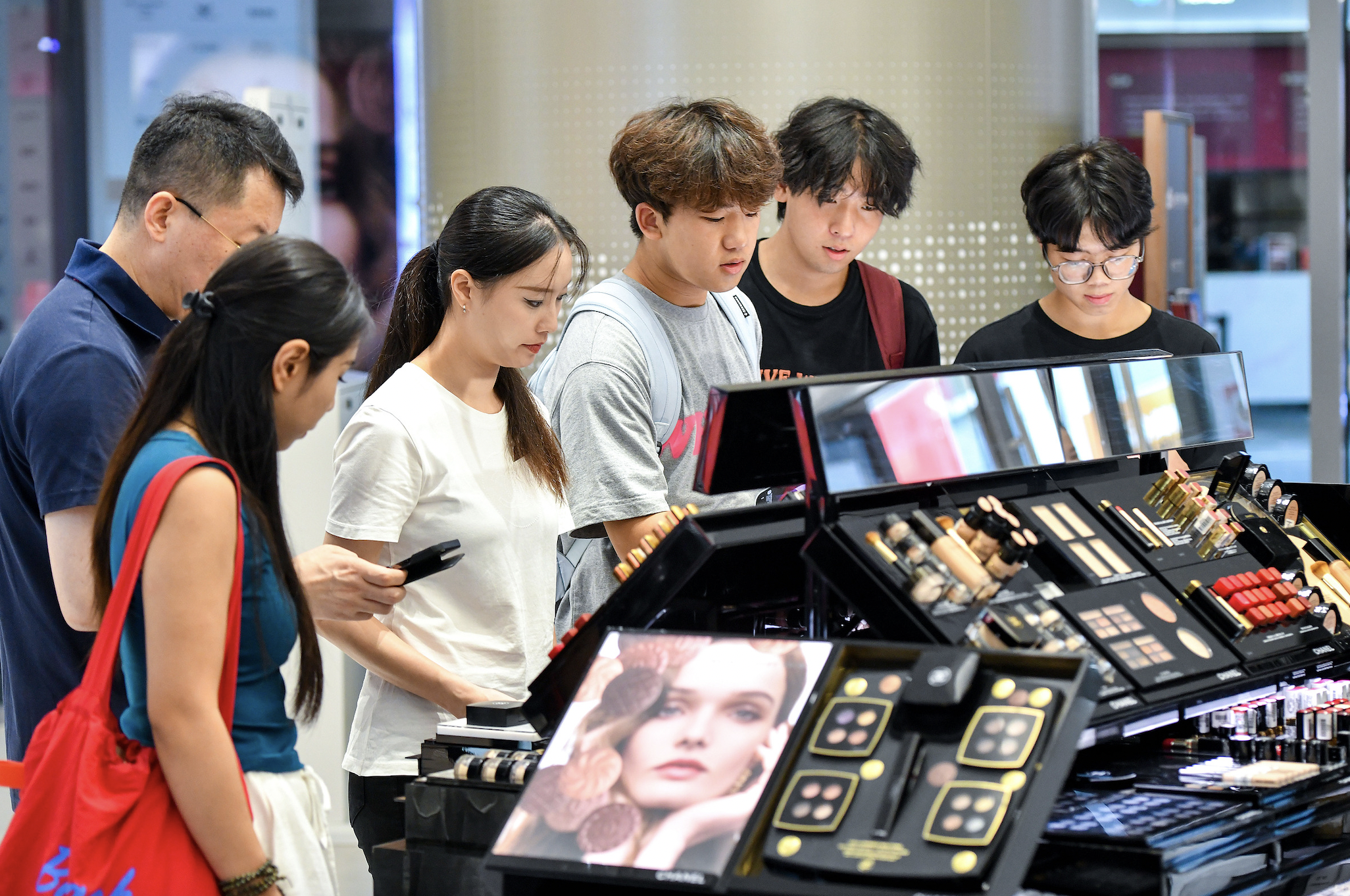 扩大经营品类、放宽审批权限，免税店政策迎来“升级”|界面新闻