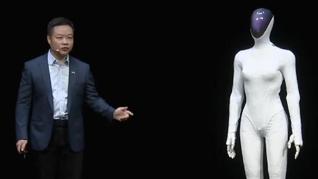 小鹏新一代机器人走猫步，动作逼真被疑藏了个人，何小鹏回应质疑：感谢认可