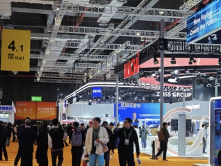 从新能源汽车、储能到半导体封装，进博会成海外新材料巨头创新试验场 | 共享大市场