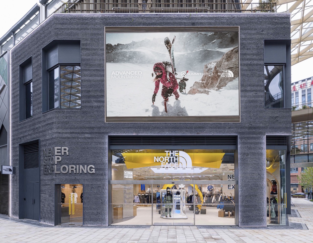 百家号:资和信商通卡回收-The North Face亚太区首家会员中心亮相上海，理肤泉发布共体超分子系列产品｜是日美好事物