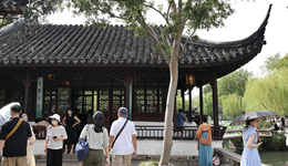 发改委主任与五家民企座谈，将深入实施服务业扩能提质行动