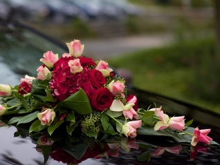 地方新闻精选 | 河北香河6人拦截婚车索要香烟被处罚 游客在瑞丽1.5万买“翡翠”实为假货