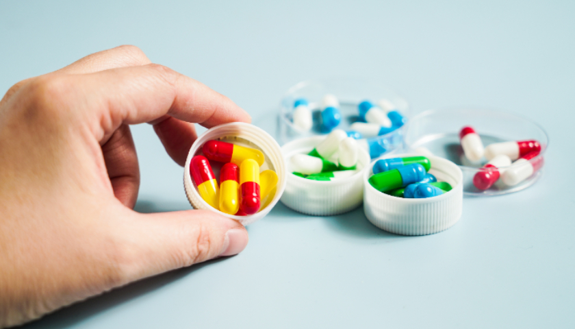 套刷账户、伪造处方、串换药品，国家医保局公布4起药店骗保案例