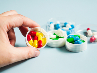 套刷账户、伪造处方、串换药品，国家医保局公布4起药店骗保案例