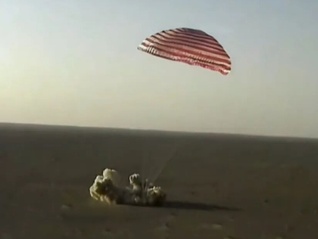 神舟二十一号载人飞船返回舱成功着陆，航天员乘组状态良好