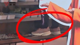 杨国福麻辣烫回应员工脚踩食材展柜搞卫生