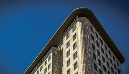 连希尔顿都自降门槛，酒店会员要卷疯了