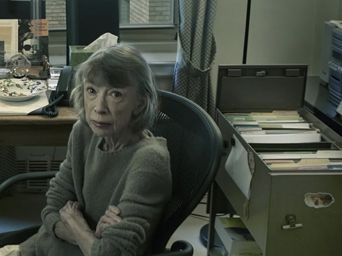 在自我叙事盛行的当下，还需要来自外部的观看吗？从狄迪恩说起