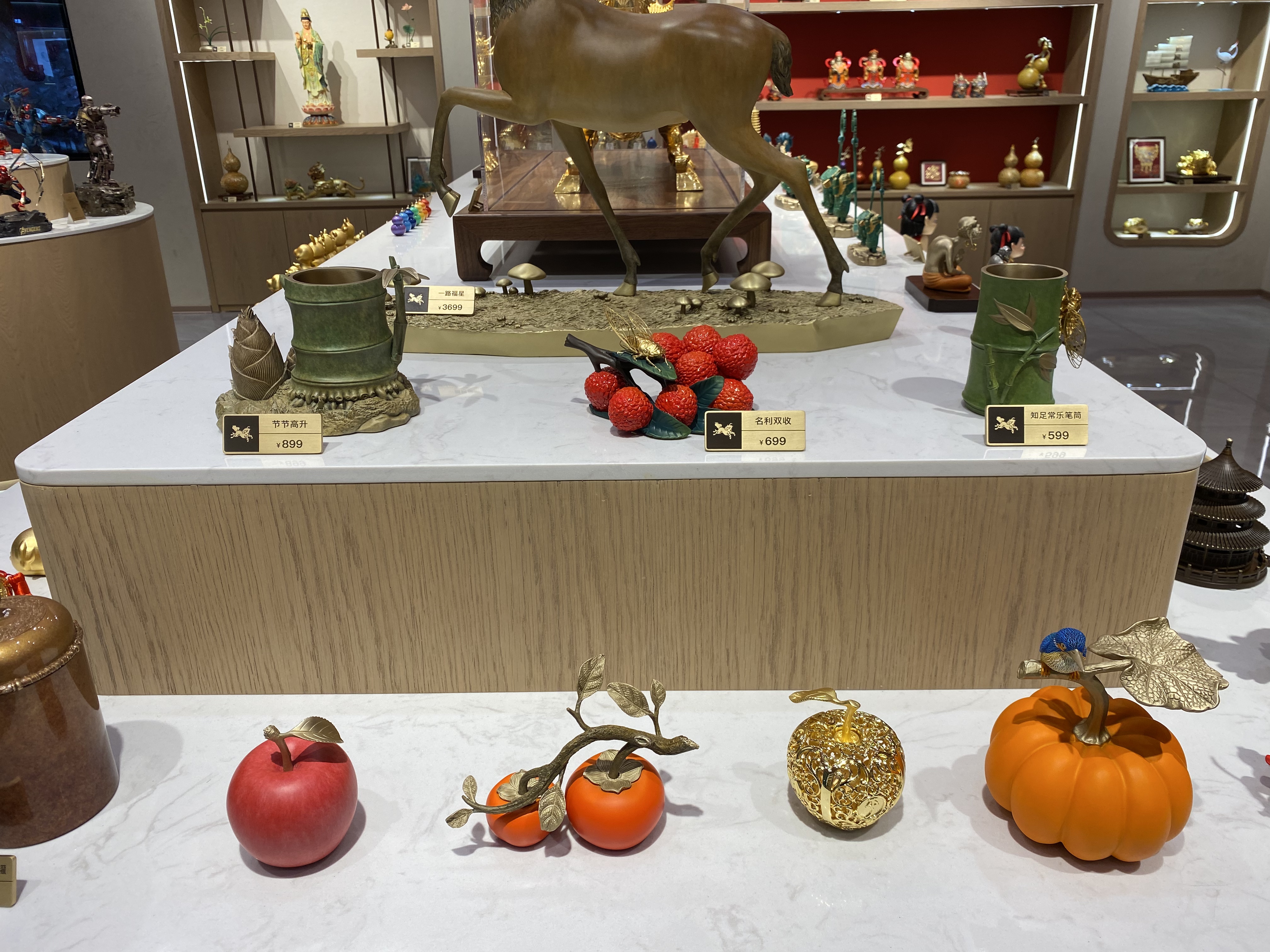 中年男人的“泡泡玛特”想上市，铜师傅还差什么？