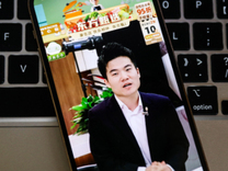 董宇辉出走后，俞敏洪要去线下“捡钢镚”