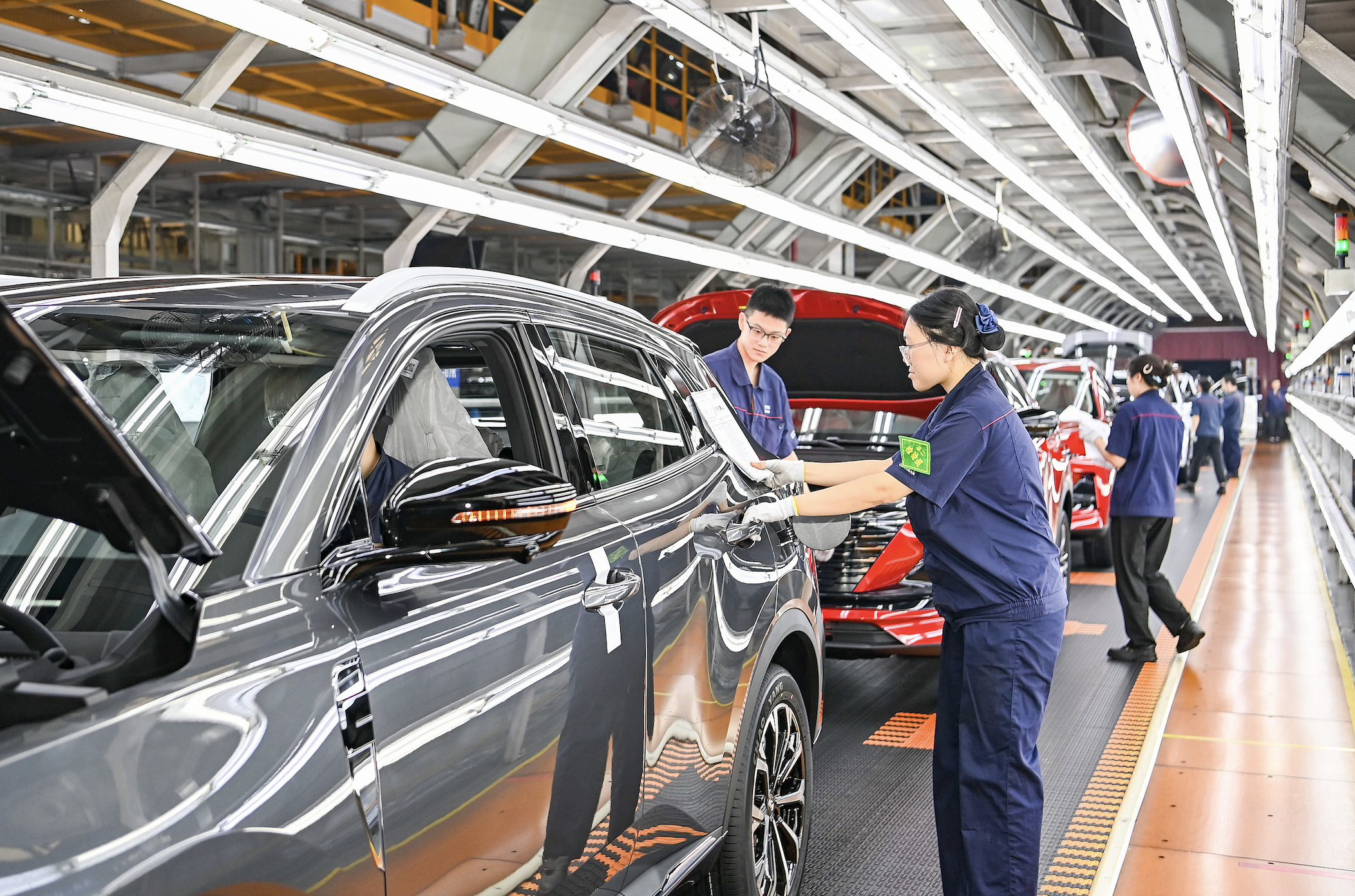 高基数下11月PPI同比降幅有所扩大，但部分行业价格呈回升态势