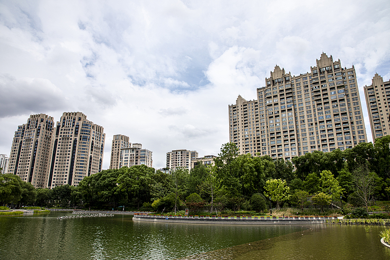 瑞安地产约3000万元出售上海豪宅给高管家属，该物业开盘每套均价5000万