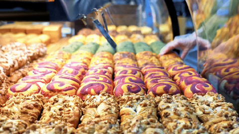 大家排队买的面包店，一年倒了8万家