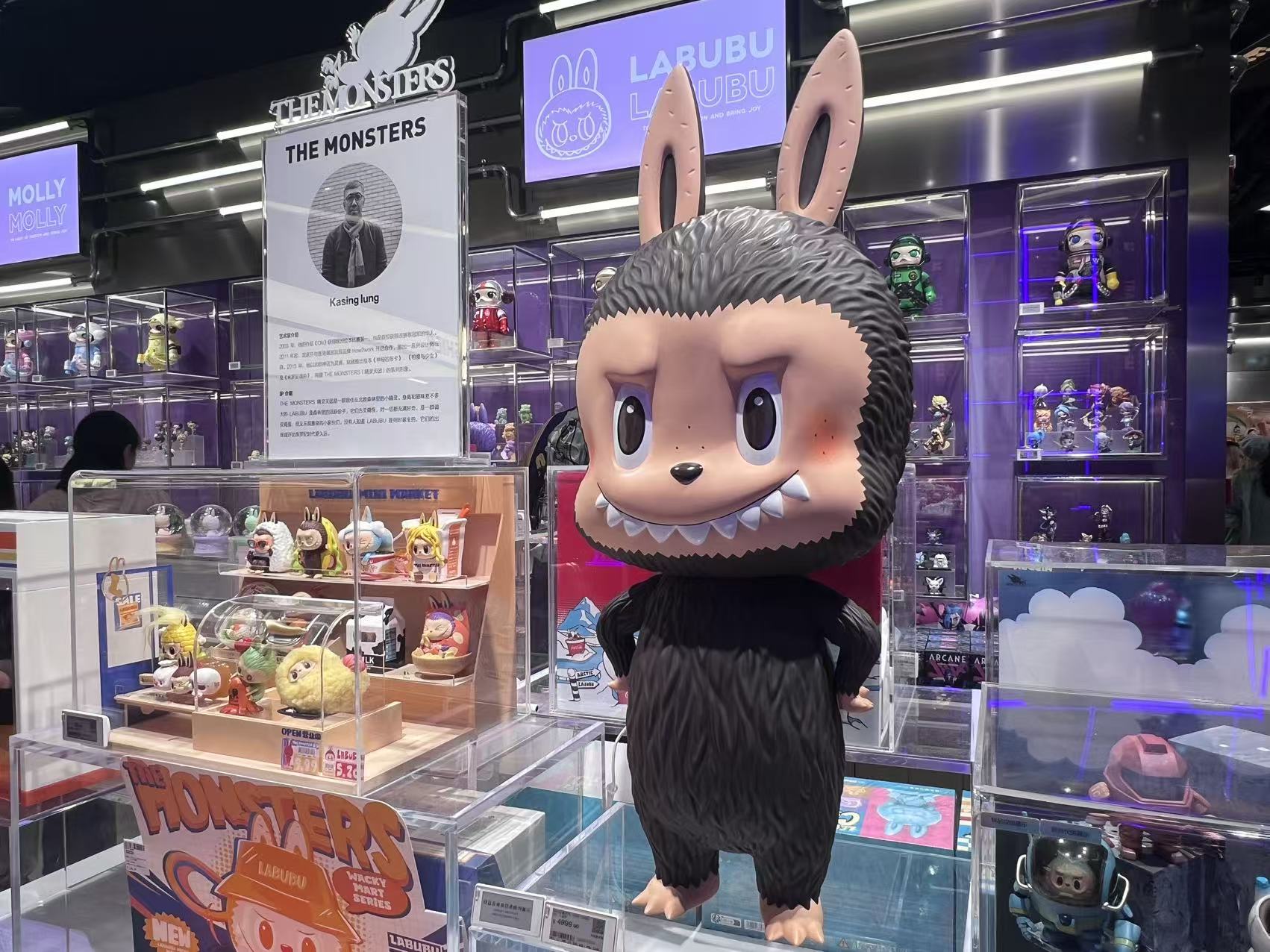 王宁把泡泡玛特开在LV旁边的梦要实现了?