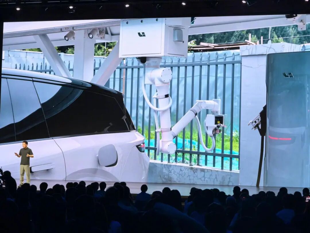 电厂,新势力造车掀起科技革命——芯片、机器人与AI眼镜的新故事