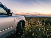 果然支撑！新能源汽车ETF(516390)翻红，基金份额叒创新高！比亚迪成A股新能源盈利王！