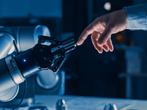 南向通扩容正当时！把巴菲特与高瓴的选股“装”进 ETF