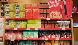 零食赛道进入next level，“新老三家”的壁垒与利器