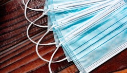 “钢铁大亨”投资“口罩大王”，两个月浮盈近10亿