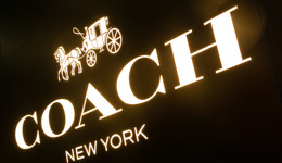 Coach终于不把自己当奢侈品了