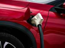 宁王重回行业盈利榜首，车企密集布局电池业务 | 锂电月度观察