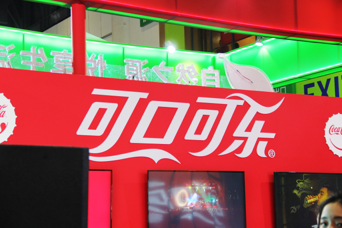 巨头如雀巢和可口可乐面对中国市场的价格战慌了吗？