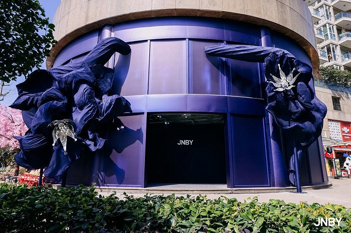 JNBY 2024春夏“采风者”限时展览，Adidas Originals与苏翊鸣携手推出adicolor系列联名产品