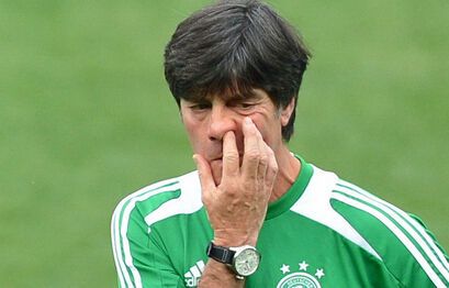正经分析下德国队主教练勒夫吃鼻屎的嗜好