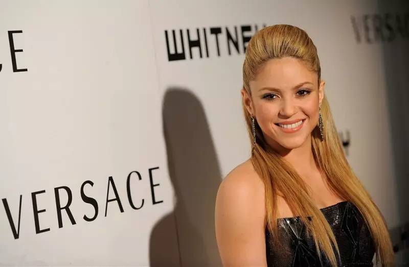 欧洲杯太太团c位争夺战：一吻定情——津琴科妻子赛丹_安娜凯瑟琳格策女友_欧洲杯太太团排行