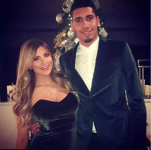 欧洲杯太太团c位争夺战：一吻定情——津琴科妻子赛丹_欧洲杯太太团排行_安娜凯瑟琳格策女友