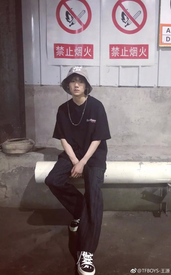 王源深夜大福利!这波操作非常刚