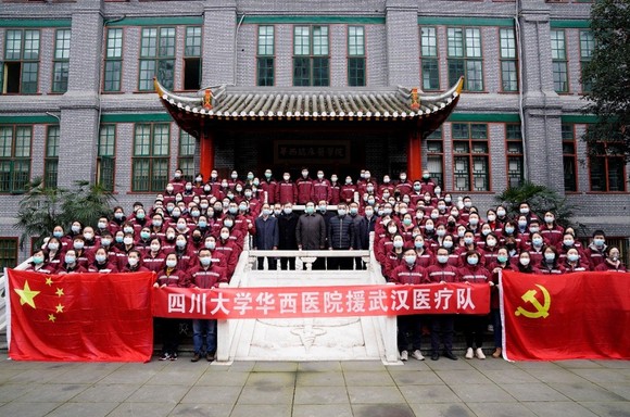 四川大學華西醫院第三批援鄂醫療隊合影圖片來源:四川大學華西醫院