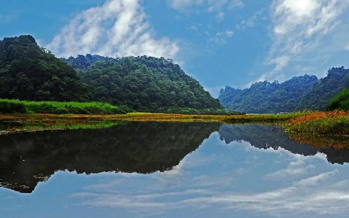 同样在雨城区内 处于陇西河中游的黄龙湖 周公河流域的海子山 则