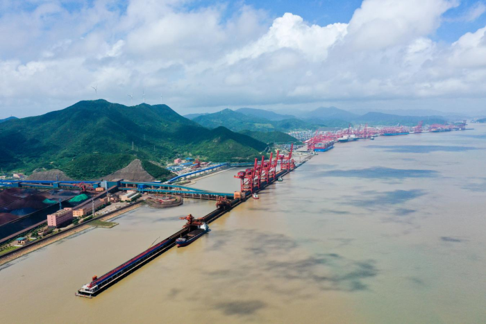 亿吨级铁矿石港口再添动力，宁波港域矿石散货深水泊位全面建成