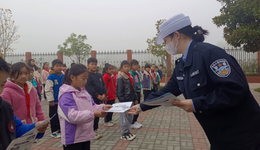 走进公路沿线村庄，漯河交警开展安全宣传