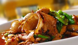 湘菜辣椒炒肉成了超级单品，川菜热度更高的回锅肉有没有机会？