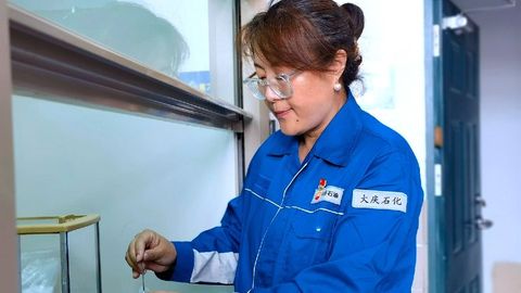 392次實(shí)驗(yàn)證明：真正抗壓的“材料”是永不服輸?shù)娜? onerror=