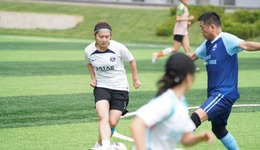 冰城玫瑰：一支草根女足的追梦之路