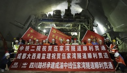 又一隧道贯通！成渝中线高铁建设如火如荼