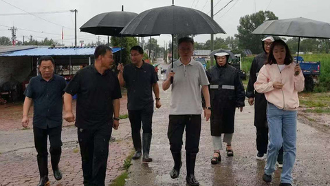 山西右玉全力以赴筑好防汛大堤