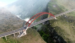 210米峡谷上的“空中搭桥术”，宜攀高速雷波大桥合龙
