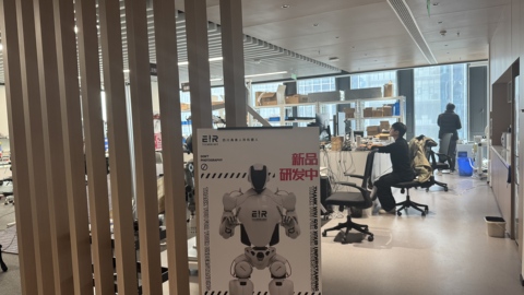 人形机器人“迈步”蓉城 资本与产业共拓万亿赛道