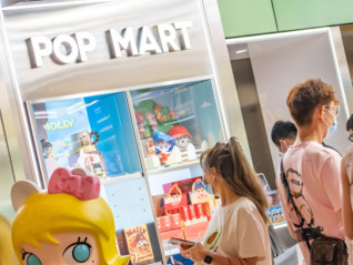 王宁把泡泡玛特开在LV旁边的梦要实现了？